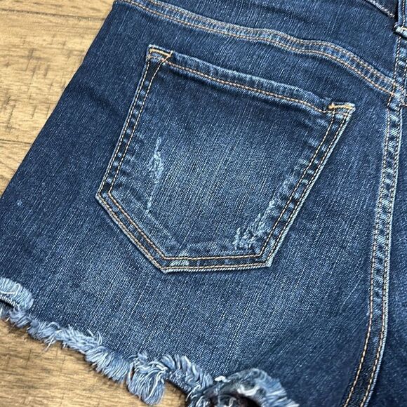 Francesca’s Harper stretch denim shorts size 28. Cut off, slightly distressed. - Picture 7 of 10